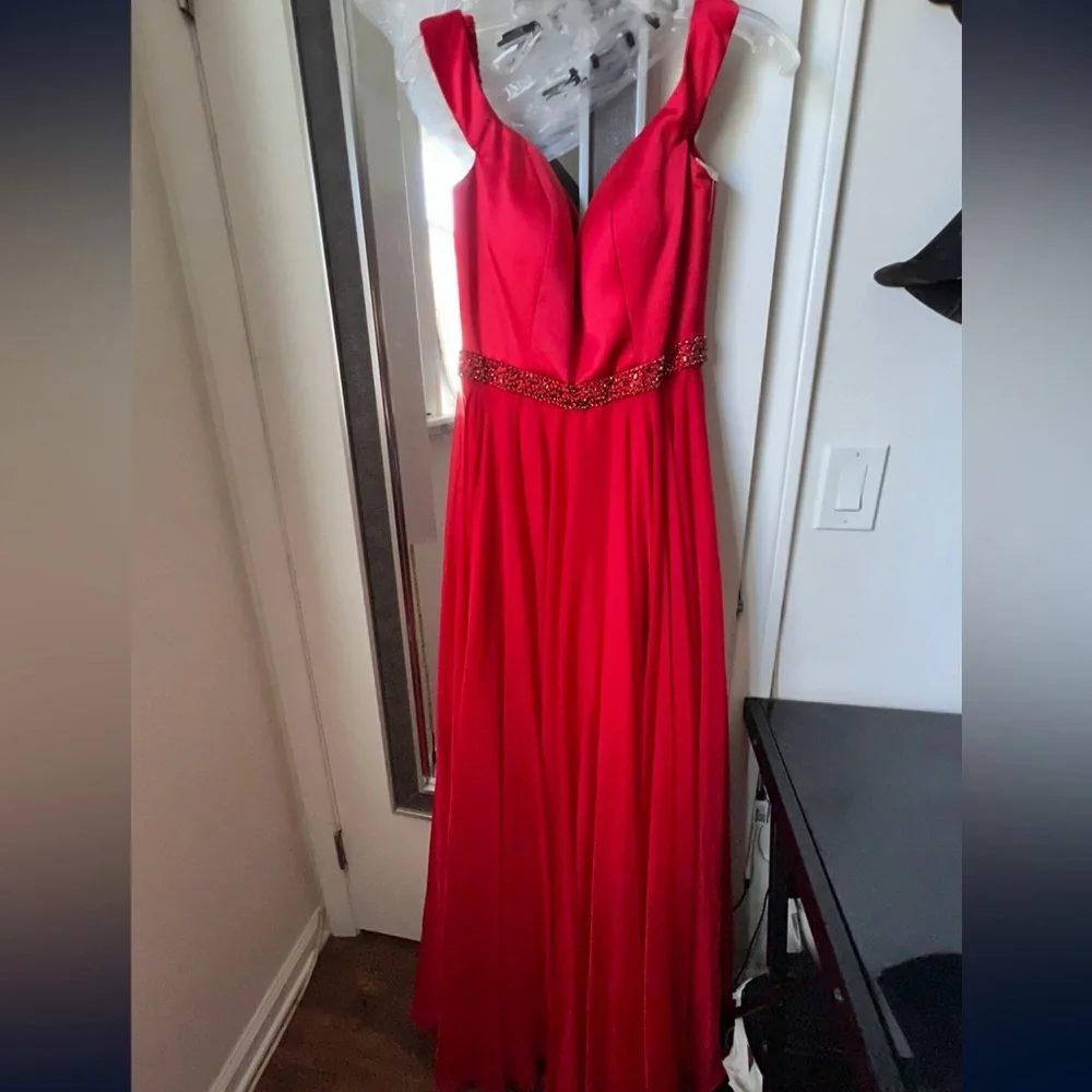 Dress - Picture 1 of 3